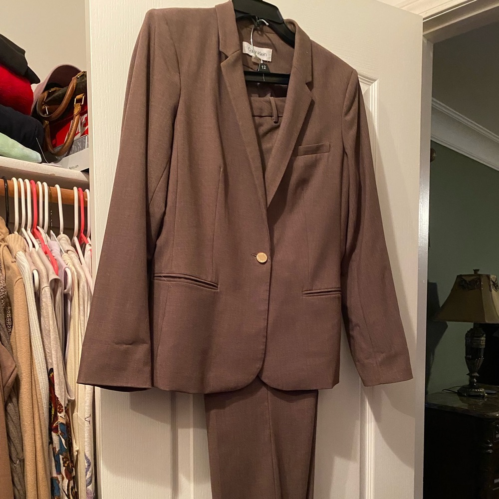 Calvin Klein two piece suit light brown single breasted
